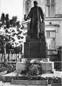 KROSNO - pomnik ukasiewicza; FOT: Z. Postpski; WYD: PTTK 1974